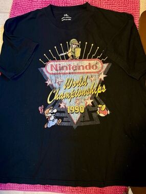 Vintage Nintendo Black 'World Championships 1990' Graphic Tee!